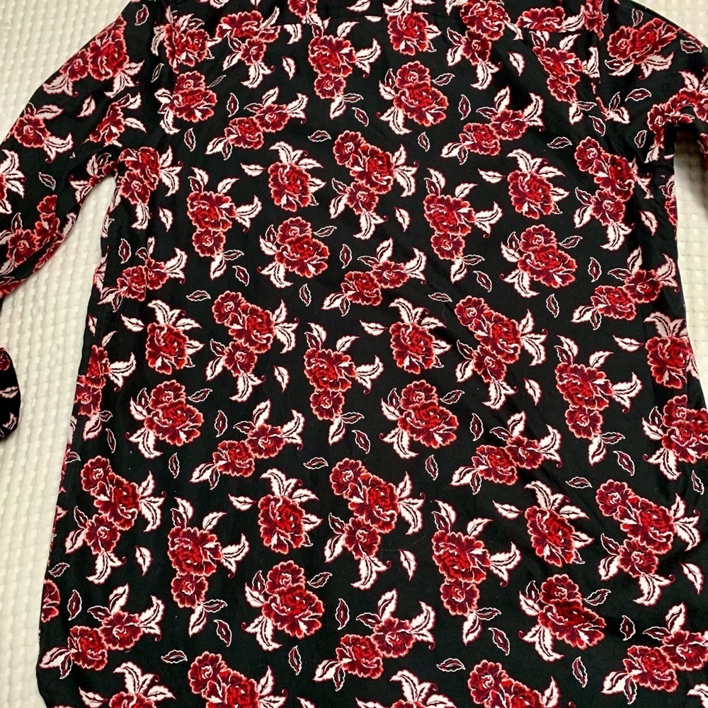LANDS END WRINKLE FREE NO IRON FLORAL BUTTON DOWN
TUNIC BLOUSE-SIZE 12 - Picture 6 of 13